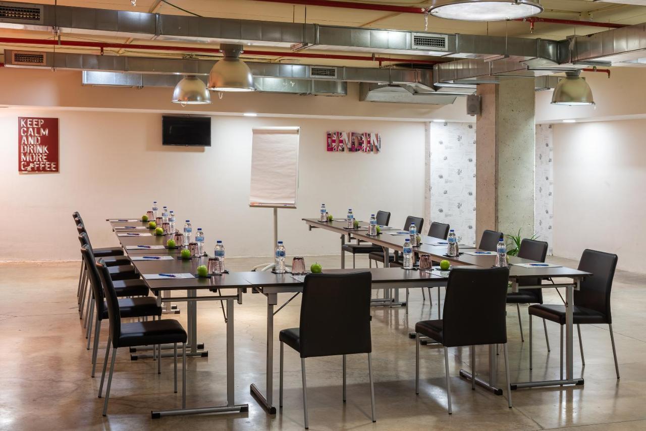Madrid Airport Suites, Affiliated By Melia Buitenkant foto