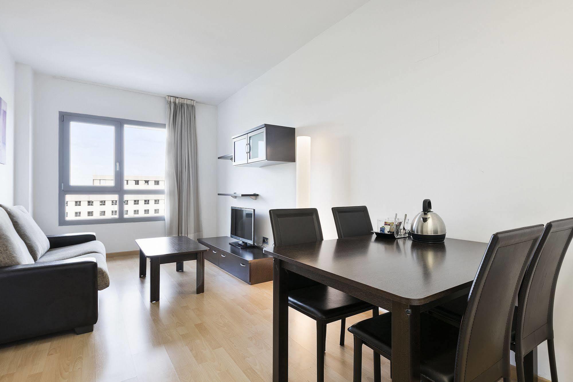Madrid Airport Suites, Affiliated By Melia Buitenkant foto